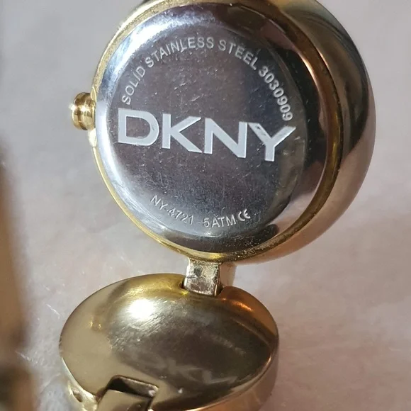 DKNY NY-4721 Magnificent Gold Bracelet Women’s Watch - Picture 4 of 4